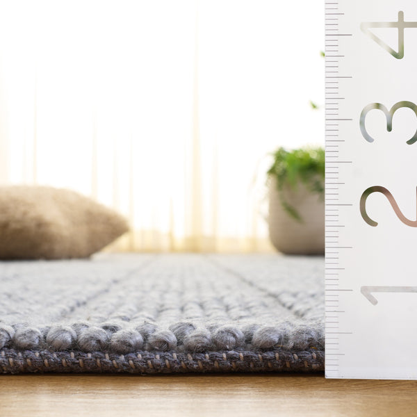 Safavieh Natura Hand-Woven Grey Area Rug — Wool Blend Low-Profile 5X8 Accent Rug For Modern Minimalist Homes 5'-0" x 8'-0" NAT141F-5