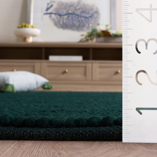 Safavieh Natura Hand Woven Wool Cotton Solid Green Area Rug for Living Room or Dining NAT220Y-9