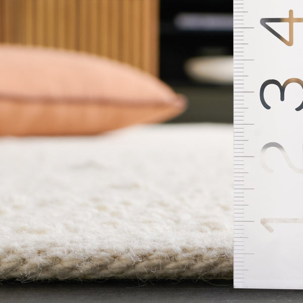 Safavieh Natura Handwoven Wool Accent Rug Artisan Crafted for Entryways and Cozy Small Spaces Ivory NAT228A-2