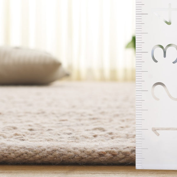 Safavieh Natura Handwoven Wool Accent Rug Artisan Crafted for Entryways and Cozy Small Spaces Beige NAT228B-2