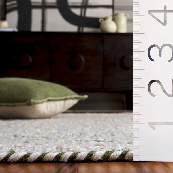 Safavieh Natura Hand Woven Runner Rug – Luxurious Modern Style For Hallways, Artisanal Charm And Elegance Green ,Ivory 70% Wool,20% Cotton,10% Polyester Nat259y-5