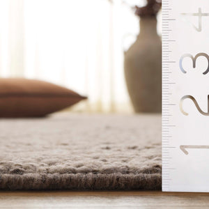 Safavieh Natura Handwoven Runner Rug - Luxurious Modern Design For Hallways And Entryways, Crafted In India Taupe ,Ivory 70% Wool,20% Nylon,10% Cotton Nat260e-5