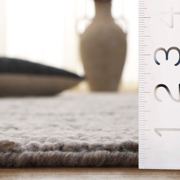 Safavieh Natura Handwoven Area Rug - Luxurious Comfort And Timeless Elegance For Modern Home Decor Spaces Grey ,Black 70% Wool,20% Nylon,10% Cotton Nat260f-8