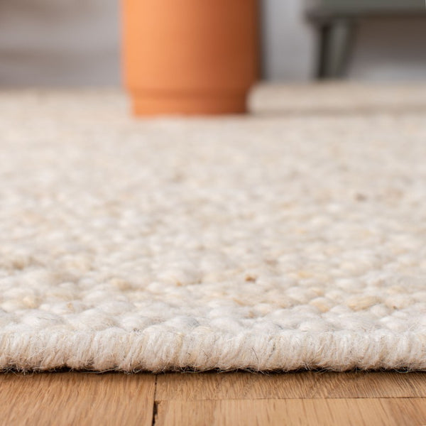 Safavieh Natura Handwoven Wool Cotton Ivory Accent Rug for Entryways Bedside and Reading Nooks Off-White 4'-0" x 6'-0" NAT263A-4