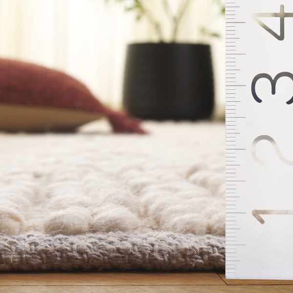 Safavieh Natura Bohemian-inspired Runner Rug - Handcrafted Elegance For Hallways And Entryways, Durable Comfort Beige 80% Wool,20% Cotton Nat286b-5