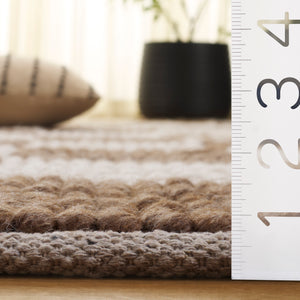 Safavieh Natura Runner Area Rug - Luxurious Handmade Flatweave Design For Timeless Bohemian Home Decor Brown ,Ivory 80% Wool,20% Cotton Nat288t-5