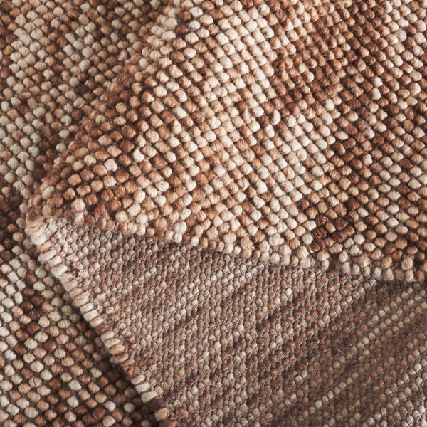 Safavieh Natura Handwoven Area Rug - Exquisite Indian Craftsmanship For Elegant Living Spaces And Comfort Rust ,Brown 70% Wool 20% Cotton And 10% Polyester. Nat425p-5