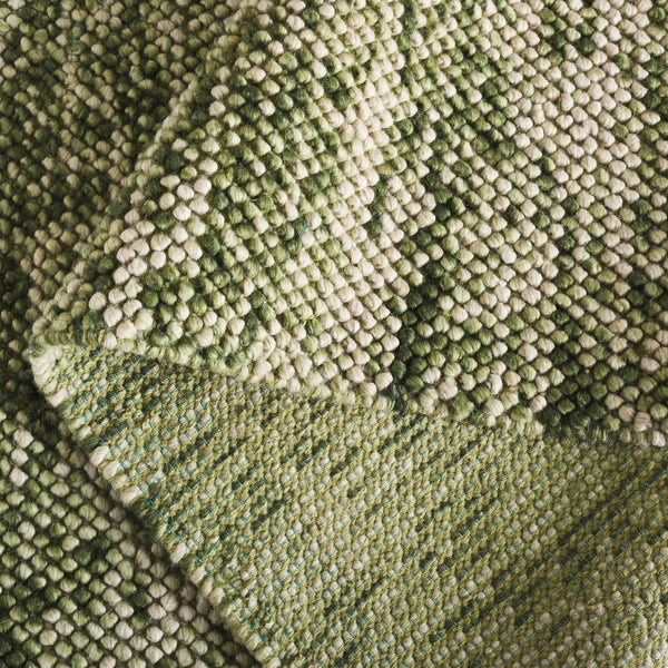 Safavieh Natura Handwoven Area Rug - Exquisite Indian Craftsmanship For Elegant Living Spaces And Comfort Green ,Ivory 70% Wool 20% Cotton And 10% Polyester. Nat425y-5