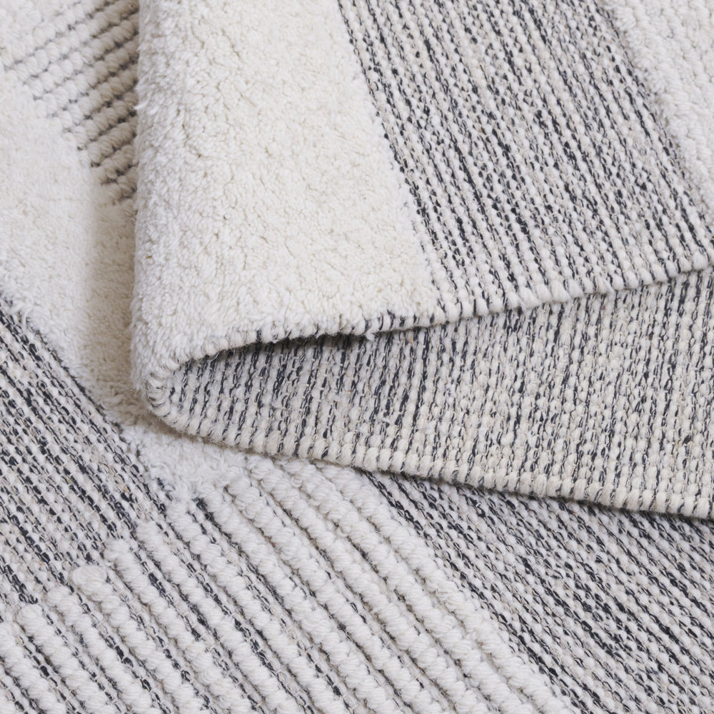 Safavieh Natura Handwoven Ivory & Charcoal Geometric Rug — Low-Profile Wool-Cotton Blend For Modern Homes 3'-0" x 5'-0" NAT506A-3