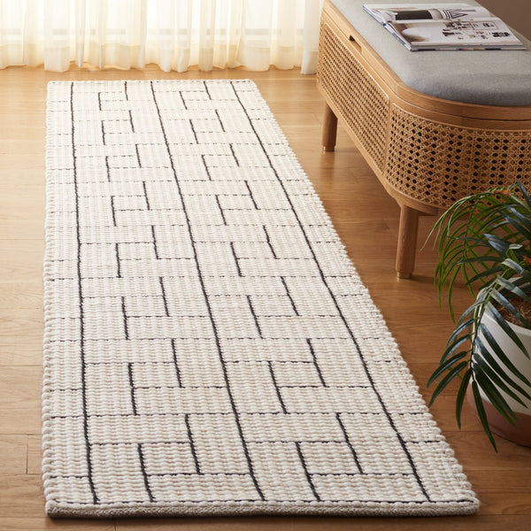 Safavieh Natura Hand-loomed Wool Area Rug With Bold Geometric Pattern For Modern Elegance In Home Décor Ivory ,Black Wool Pile Nat719a-5