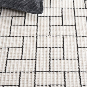 Safavieh Natura Hand-loomed Wool Area Rug With Bold Geometric Pattern For Modern Elegance In Home Décor Ivory ,Black Wool Pile Nat719a-5