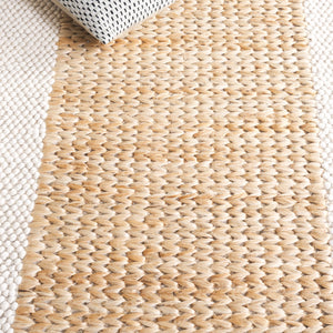 Safavieh Natura Hand-loomed Wool Rug: Elegant Geometric Design For Modern Spaces - Comfort & Durability Natural ,Ivory Wool Pile Nat723a-6sq