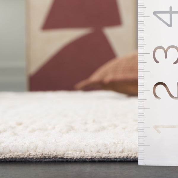 Safavieh Natura Hand-tufted Area Rug: Elevate Your Space With Luxurious Wool And Modern Style, 1/2" Pile Ivory ,Beige Wool Pile Nat803a-6