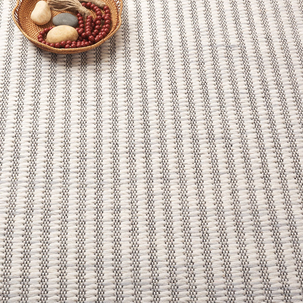 Safavieh Natura Handwoven Wool Runner Rug - Luxurious Craftsmanship For Timeless Home Elegance And Style Ivory ,Grey Wool Nat840f-5