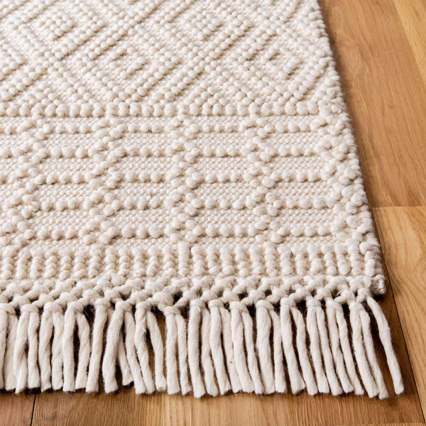 Safavieh Natura Hand-loomed Wool Runner Rug - Exquisite Bohemian Design With Luxurious Comfort And Style Ivory Wool Nat852b-4r