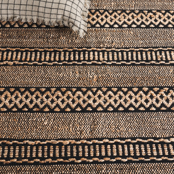 Safavieh Natural Fiber Area Rug - Stylish 3' X 5' Home Decor In Elegant Natural Ivory For Any Room Decor Natural ,Black 50% Jute,50% Cotton Nf123z-3