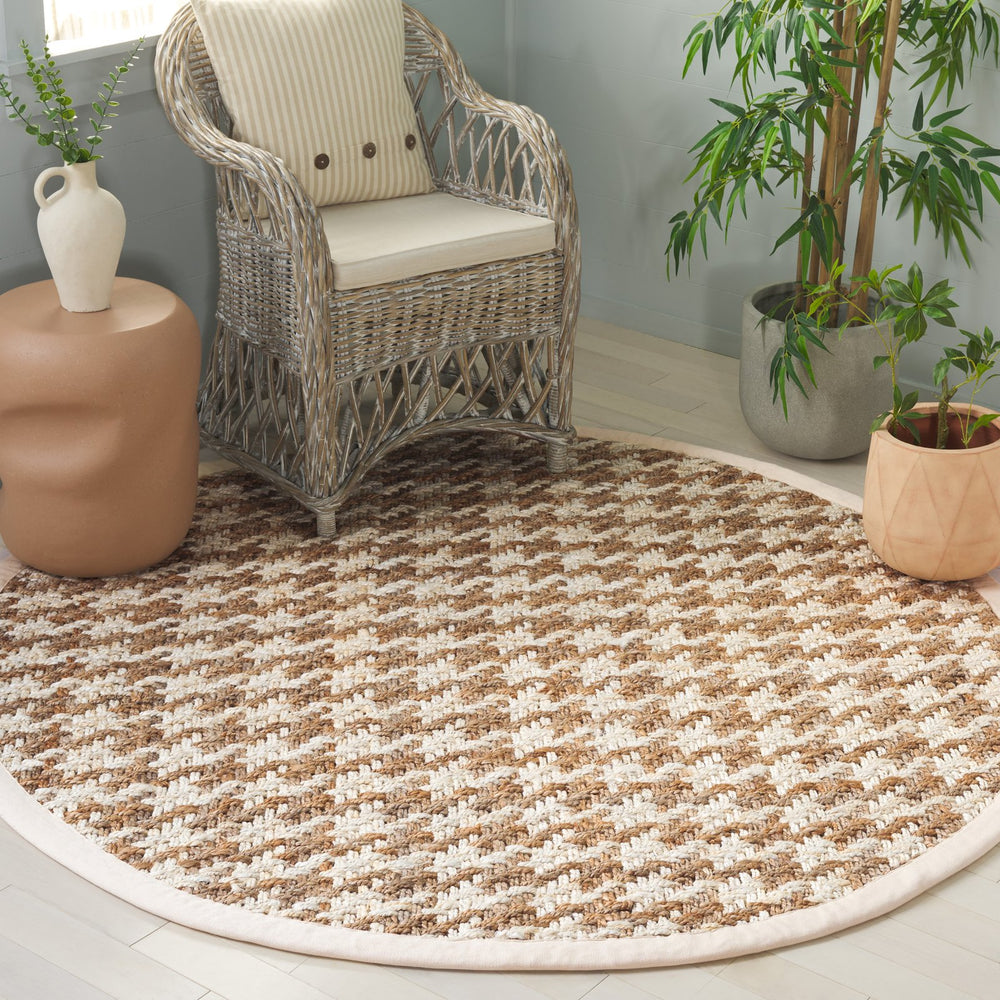 Safavieh Natural Handwoven Jute Runner Rug - Luxurious Minimalist Design For Stylish Home Decor Elegance Natural ,Bleach Jute Nf272a-6r