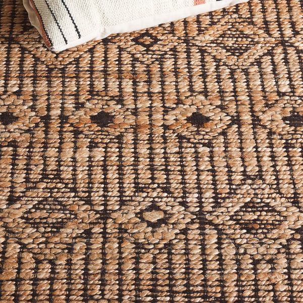 Safavieh Natural Fiber Runner Area Rug: Elegant Jacquard Weave Design In Striking Hues For Any Space Natural ,Black 80% Hemp,15% Cotton,5% Polyester Nf562a-5