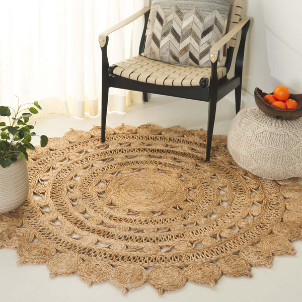 Safavieh Natural Round Jute Area Rug - Handwoven, Earthy Elegance Enhances Any Room's Aesthetic Charm Natural Jute Nf607a-5r