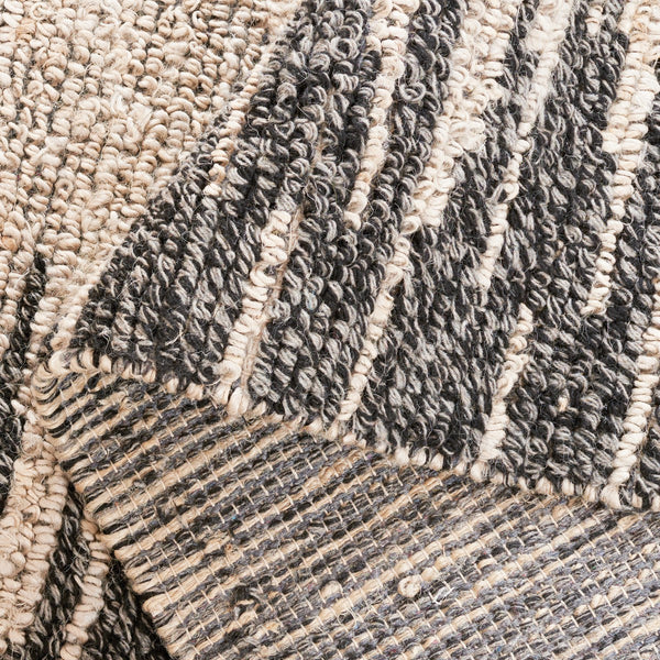 Safavieh Natural Fiber 953 NF953 Hand Woven Natural Fiber Rug Light Grey / Black NF953G-5