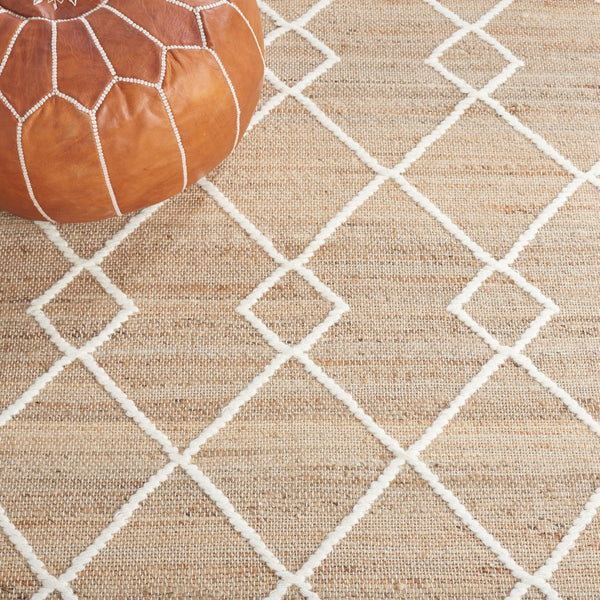 Safavieh Natural Fiber 277 Hand Woven 60% Jute, 20% Wool, 20% Cotton Natural Fiber Rug Natural / Ivory NFB277A-8