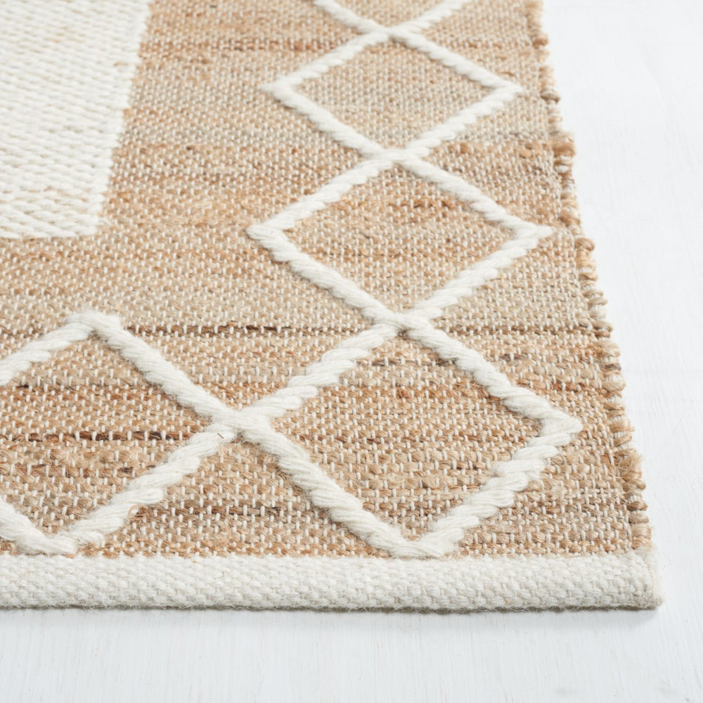 Safavieh Natural Fiber 279 Hand Woven 60% Jute, 20% Wool, 20% Cotton Natural Fiber Rug Natural / Ivory NFB279A-8