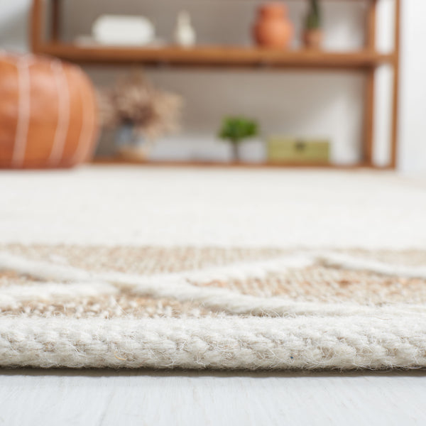 Safavieh Natural Fiber 279 Hand Woven 60% Jute, 20% Wool, 20% Cotton Natural Fiber Rug Natural / Ivory NFB279A-8