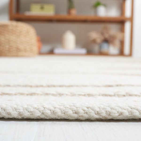 Safavieh Natural Fiber 280 Hand Woven 60% Jute, 20% Wool, 20% Cotton Natural Fiber Rug Natural / Ivory NFB280A-8
