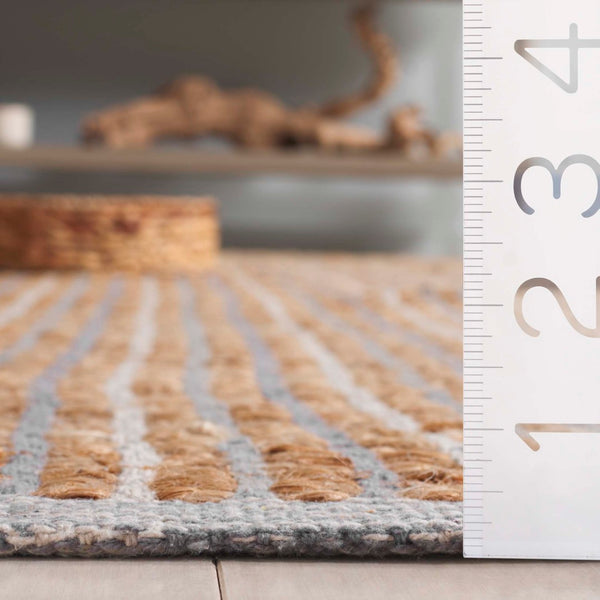 Safavieh Natural Handwoven Area Rug In Serene Grey - Durable, Sustainable, And Stylish Home Décor Piece Natural ,Grey 60% Jute 40% Cotton Nfb326f-6