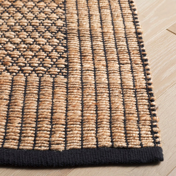 Safavieh Natural Fiber Area Rug - Handwoven Artisan Craftsmanship For Rustic Elegance In Any Space Natural ,Black 60% Jute & 40% Cotton Nfb328z-6