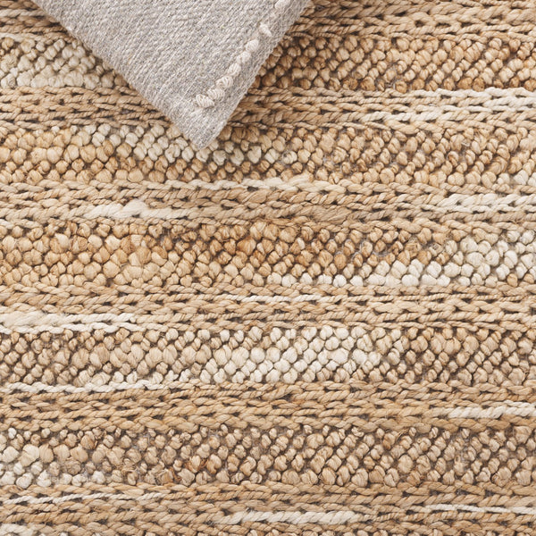 Safavieh Natural Fiber Couture Ivory Area Rug – Hand Loomed Jute & Cotton Runner For Elegant Spaces Natural 80% Jute 20% Cotton Nfc101b-5