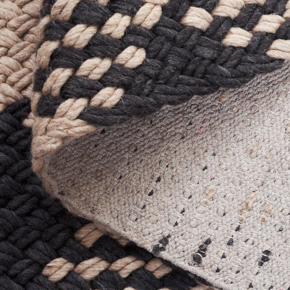 Safavieh Natural Handwoven Black & Beige Area Rug — Wool-Cotton Blend, Low-Profile 1/2" Pile, Durable Elegance 5'-0" x 8'-0" NFC105Z-5