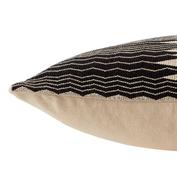 Jaipur Living Jaipur Living Mokie Handwoven Cotton Tribal Geometric Pillow for Modern Boho Rooms Down PLW103684
