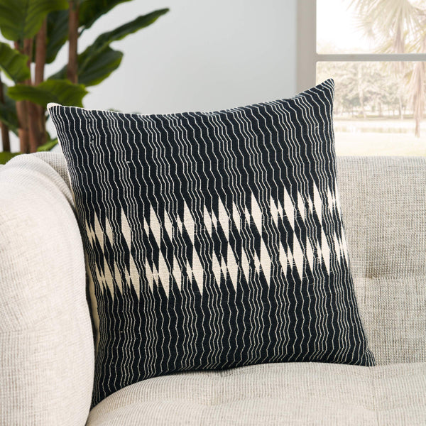 Jaipur Living Jaipur Living Handwoven Cotton Tribal Geometric Pillow Cover for Bohemian Decor PLC102412