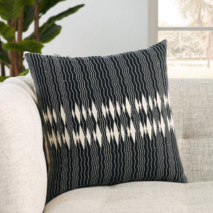Jaipur Living Jaipur Living Mokie Handwoven Cotton Tribal Geometric Pillow for Modern Boho Rooms Down PLW103684