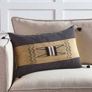 Jaipur Living Jaipur Living Sanis Handwoven Cotton Tribal Geometric Pillow Cover for Boho Interiors Tan / Black 16"x24" Lumbar PLC102543