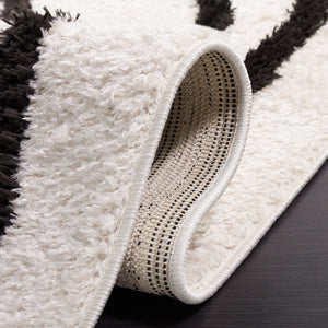 Safavieh Norway Exquisite Abstract Area Rug In Bold Ivory And Black For Modern Home Elegance And Comfort Ivory ,Black Polyester Nor202a-10