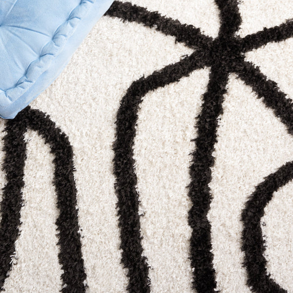 Safavieh Norway Exquisite Abstract Area Rug In Bold Ivory And Black For Modern Home Elegance And Comfort Ivory ,Black Polyester Nor202a-10