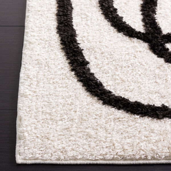 Safavieh Norway Modern Area Rug - Elegant Power-loomed Design For Hallways, Durable And Easy To Maintain Ivory ,Black Polyester Nor202a-26