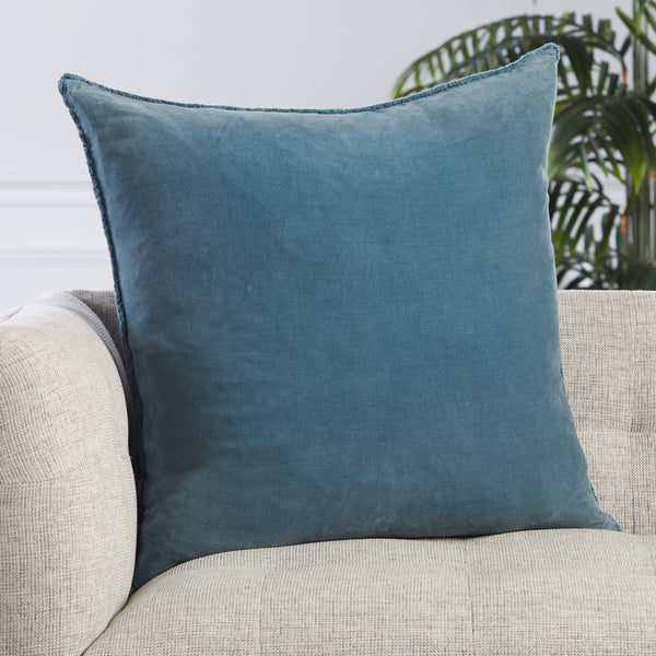 Jaipur Living Jaipur Living Sunbury Cotton Velvet Throw Pillow Cover with Art Deco Fringe Trim Blue PLC102333