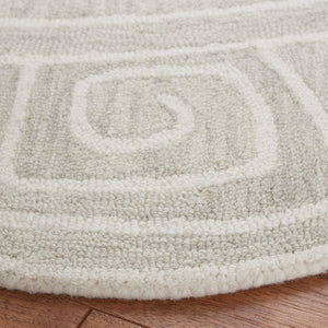 Safavieh Novelty 109 Hand Tufted Transitional Rug Beige / Ivory 4'-6" x 6'-6" Oval