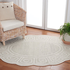 Safavieh Novelty 109 Hand Tufted Transitional Rug Beige / Ivory 4'-6" x 6'-6" Oval
