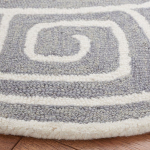 Safavieh Novelty 109 Hand Tufted Transitional Rug Grey / Ivory 6' x 9' Oval