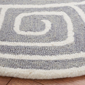 Safavieh Novelty 109 Hand Tufted Transitional Rug Grey / Ivory 4'-6" x 6'-6" Oval