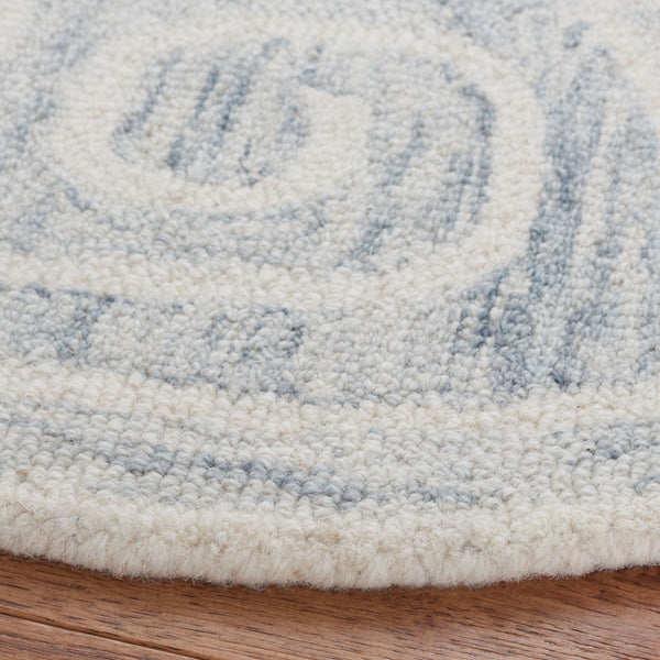 Safavieh Novelty 109 Hand Tufted Transitional Rug Light Grey / Ivory 6' x 9' Oval