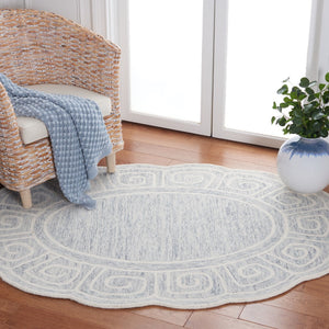 Safavieh Novelty 109 Hand Tufted Transitional Rug Light Grey / Ivory 4'-6" x 6'-6" Oval