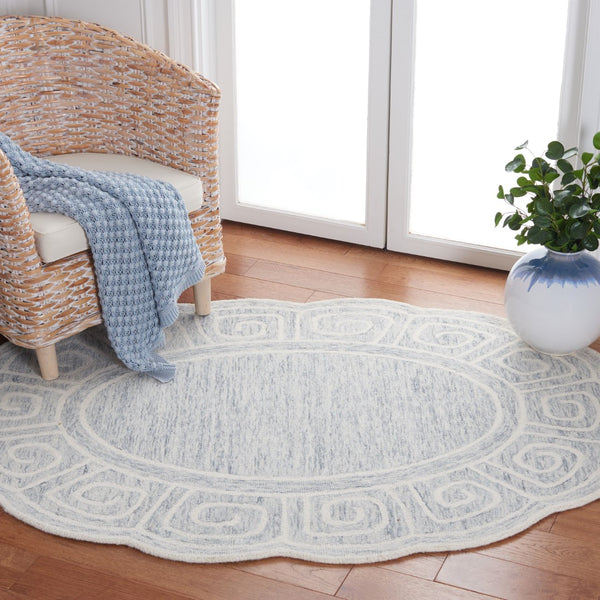 Safavieh Novelty 109 Hand Tufted Transitional Rug Light Grey / Ivory 4'-6" x 6'-6" Oval