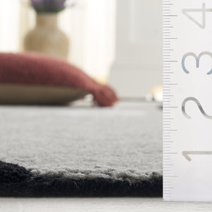 Safavieh Novelty Soft Hand-tufted Area Rug In Luxurious Wool And Viscose Blend For Elegant Home Décor Black ,Grey 80% Wool 20% Viscose Nov150z-58s
