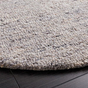 Safavieh Novelty 151 Hand Tufted Geometric Rug Grey / Black NOV151F-66S