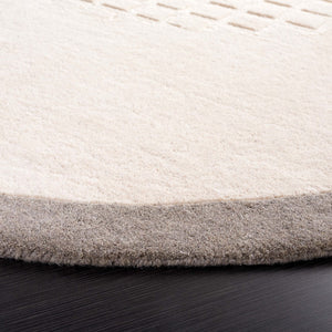 Safavieh Novelty 152 Hand Tufted Geometric Rug IIX Grey / Ivory NOV152F-55S